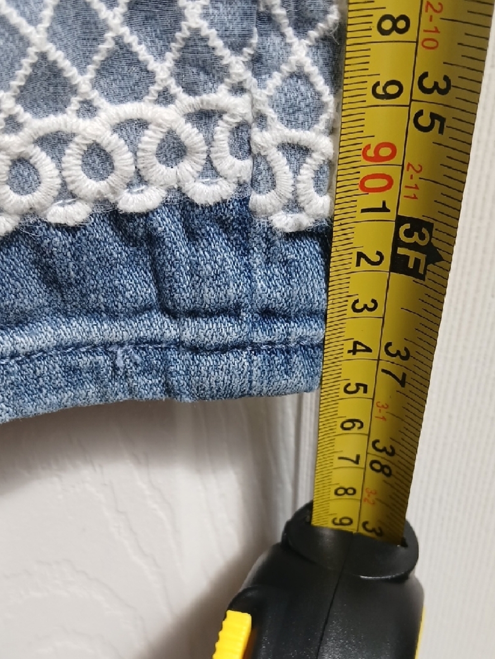 Tru Luxe Embroidered Floral Light Blue Women's Crop Jeans with Lace Trim Size 12 - Picture 9 of 14